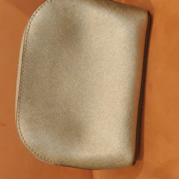 Michael Kors Cindy cosmetics bag in Gold metallic - Picture 4 of 5